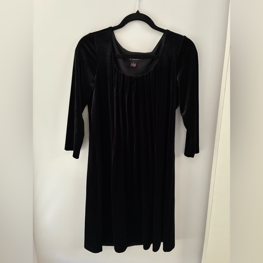 Robbie Bee Black Velvet Long Sleeve Dress